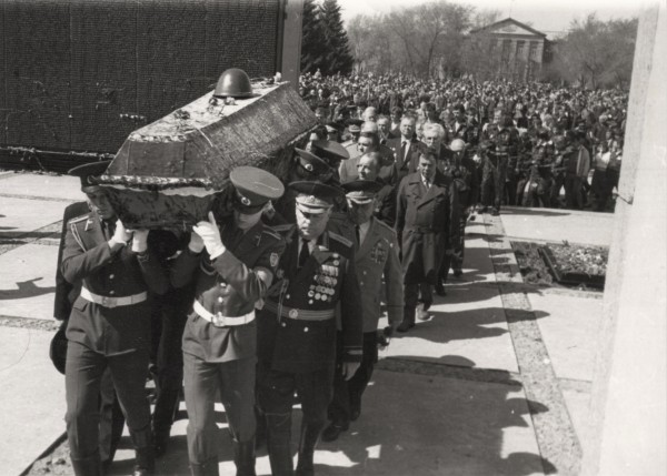 Захоронение останков неизвестного солдата.1991 год.jpeg