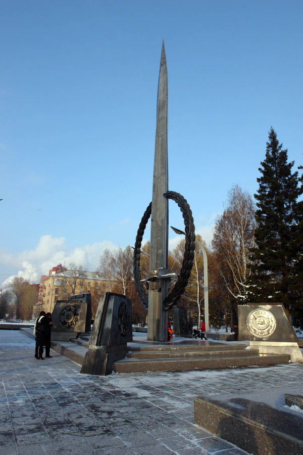 Памятник Единству Фронта и Тыла. 2000-е гг..JPG